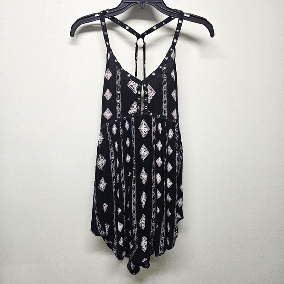 Amuse Society Ashby Dress Black and White Print Flowy Festival Grommets - Picture 5 of 15